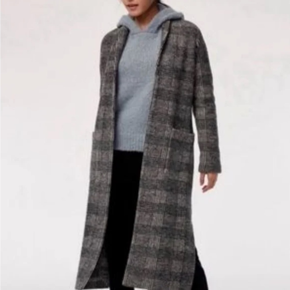 Aritzia Babaton Black White Plaid Shawl Extra Fine 100% Merino Wool Jacket Robe
